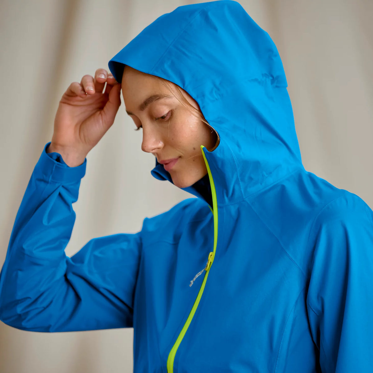 Orvis Exclusive | Women's Ultralight Storm 2.5L Jacket